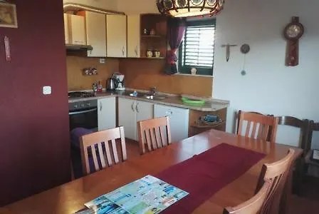 Mirta Villa Kastel Novi