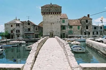 Mirta Villa Kastel Novi Holiday home