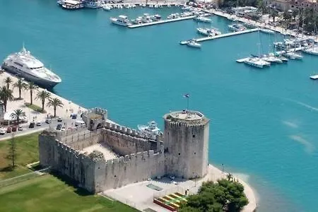 Mirta Villa Kastel Novi